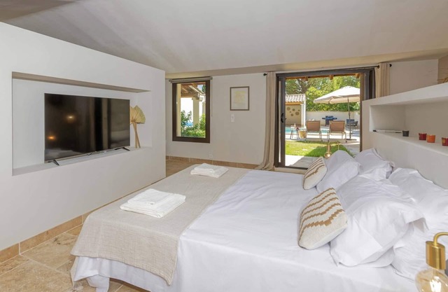 Air-conditioned villa in Maillane, Alpilles, heated swimming pool, table tennis, pétanque, billiards,...