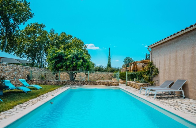 Air-conditioned cottage with swimming pool at the gates of Uzès