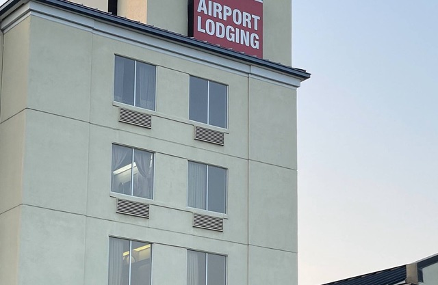 Motel 6 Coraopolis, PA- Pittsburgh Airport