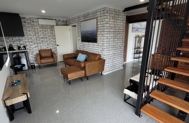 Fantastic view of ocean, harbour and ranges. Walking distance to beach and town.