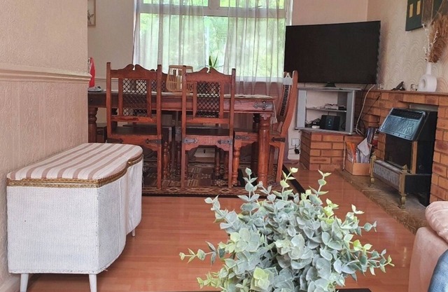 Alex's place-House in a quiet area. 1 double room available.