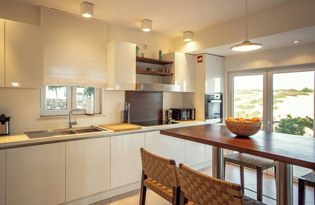Algarve Villa with Pool, Jacuzzi and Benagil Views