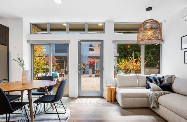 Alki Beach Escape Romantic Waterfront Getaway for 2