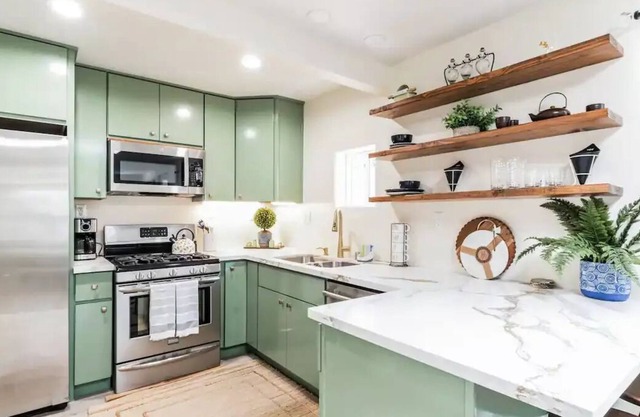 Tiny Home in the Heart of SCV