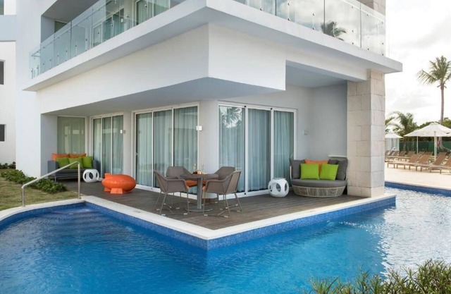 ALL-INCLUSIVE Swim-Up Suite: Direct Pool Access/Own Terrace; Premium Benefits