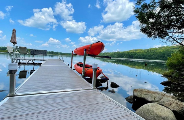 ALL NEW! Secluded Maine 14-Acre Lakefront Log Cabin >A/C, Kayaks, Wildlife, FUN