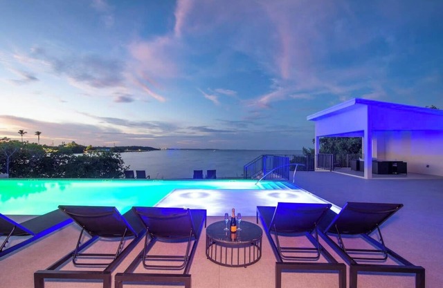 Allure #22 Three Bedroom Waterfront Condo w/ Pool
