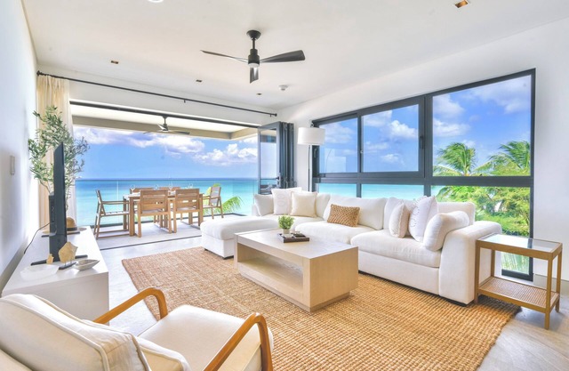 Allure 305: 3BDR Oceanfront Condo with Stunning Rooftop Pool & Beach Chairs