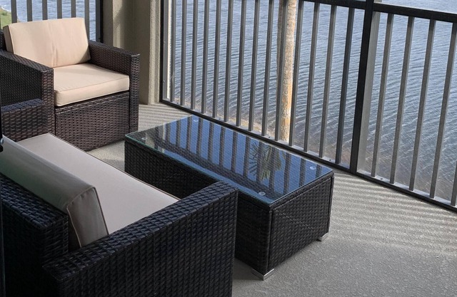 Lujoso condominio de 2 dormitorios y 2 baños en el hermoso Lakewood National