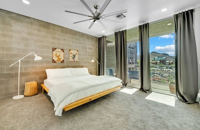 Alluring 2 bedroom apartment with decorated patio!