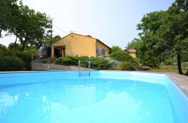 Casa Vacacional en Largentière con Piscina
