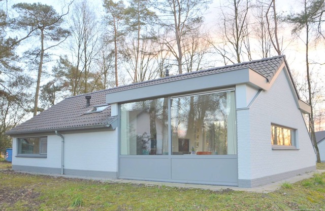 Casa de vacaciones independiente en Limburgo en medio de un increíble bosque