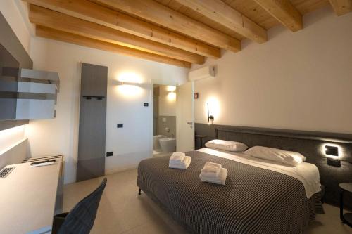 Alma Room
