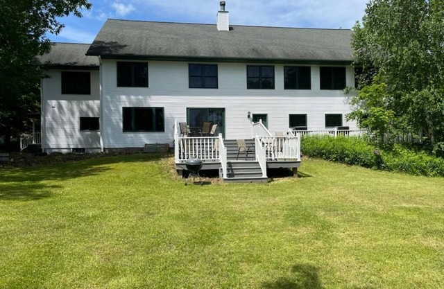 Casi un castillo en el lago Gogebic L. L.C., 5 dormitorios, 3. 5 baños, 2 salas de estar + Rec.