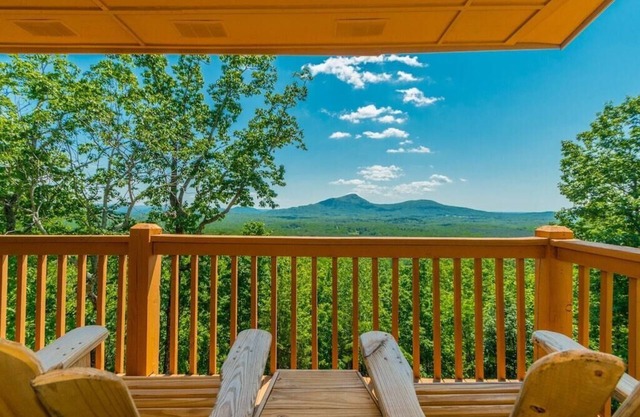 Cabaña de madera de lujo | 3BR 3BA | Increíbles vistas a la montaña | Bañera de hidromasaje | Mesa de billar