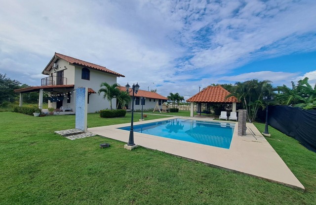 Alojamiento entero para familia en coronado, casa ideal [ apta para mascotas.]