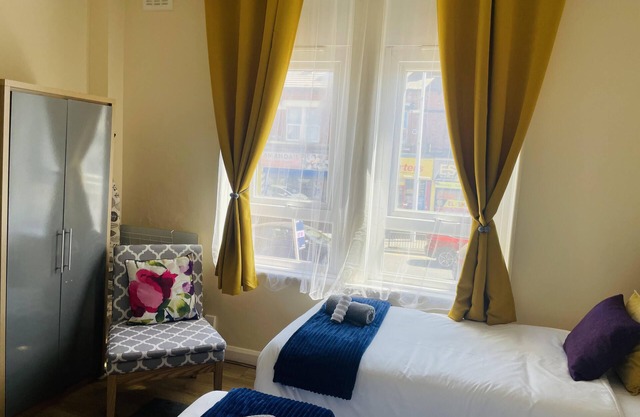 Alphastudio-leeds-walk 2-city-centre-freepark-wifi