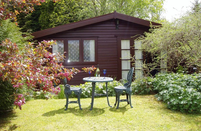LLWYNAU FARM PINELODGES - LLANTRISANT - SOLO 12 MILLAS DE CARDIFF.