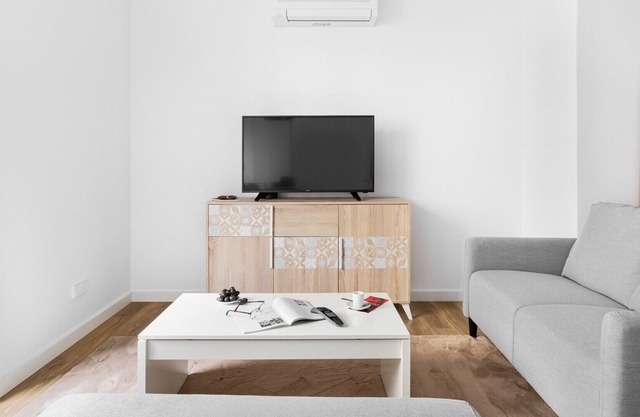 ALTIDO Modern Central Self-Check In Studio in Estrela