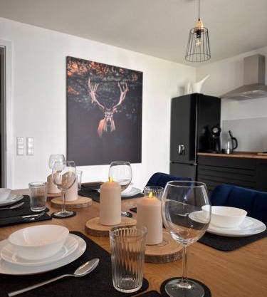 AMAO Indigo - Rollstuhlgerechte Suite - 62 qm - Balkon & Tiefgarage - Aufzug - Nähe Messe - bis 10 Pers 2Whg