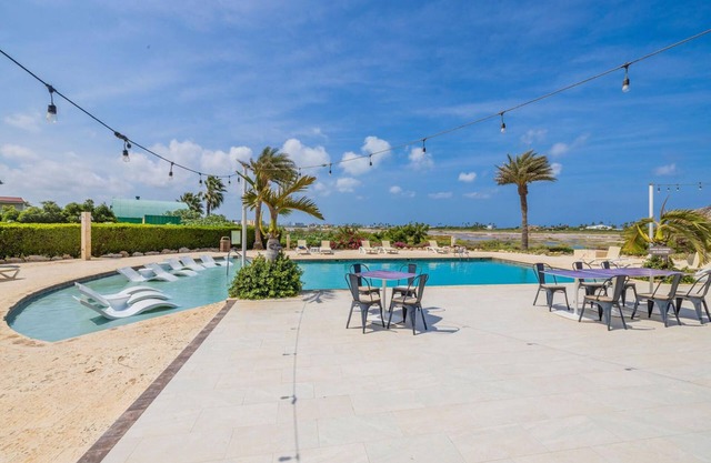 Amazing 4br3 5BA Villa w Private Pool Goldcoast