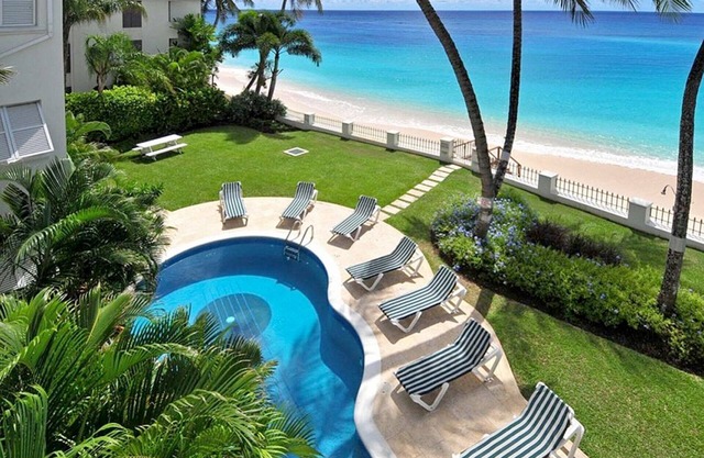 Increíble condominio frente al mar con piscina en Tranquilo Worthing Beach - Leith Court # 12