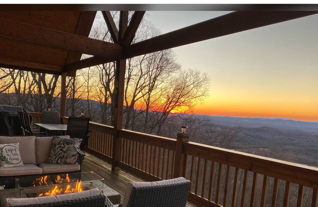 Amazing Cabin on Blue Ridge over Mt Airy