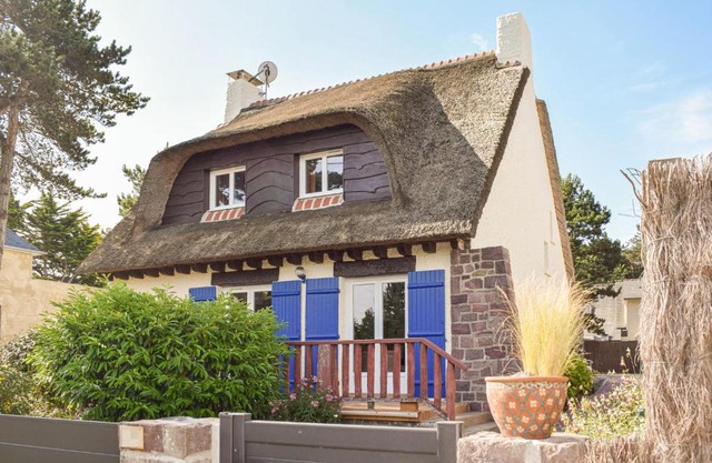 Amazing home in Sables dOr les pins with 3 Bedrooms and WiFi