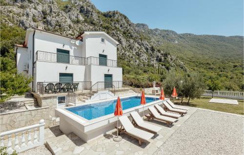 Amazing Home In Herceg Novi With Wifi