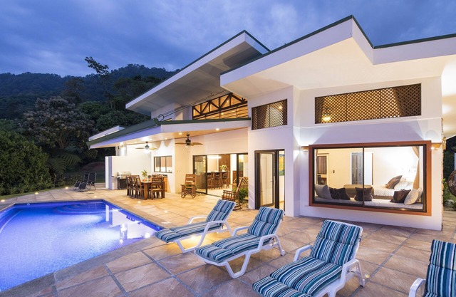 Casa nueva en la jungla con vista al océano pacífico