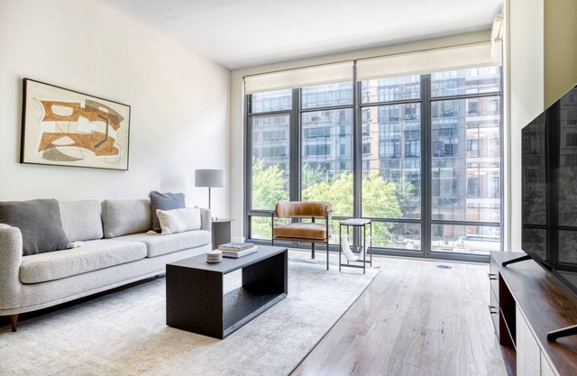 Amazing Mt Vernon 1BR w/ Pool, W/D & Gym, near Chinatown, by Blueground