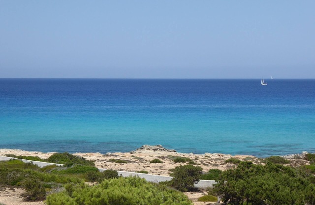 VIVIENDA CON ACCESO DIRECTO AL MAR