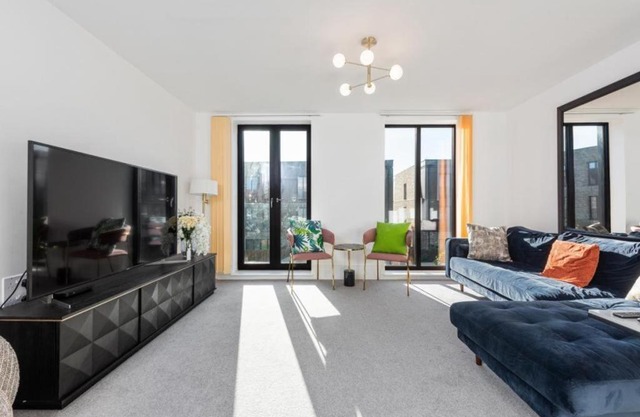 Amazing new built townhouse with garden in London