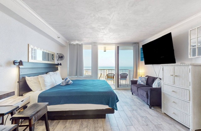 Amazing ocean-view condo with beachfront access, pool, hot tub, & balcony