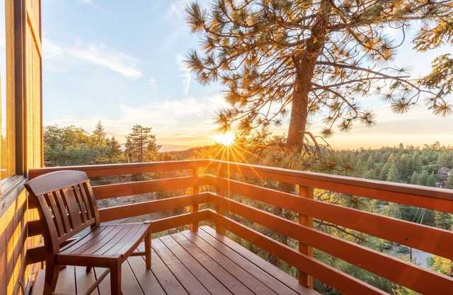 Rustic Modern Perch cabin - Amazing sunset views over Green Valley Lake