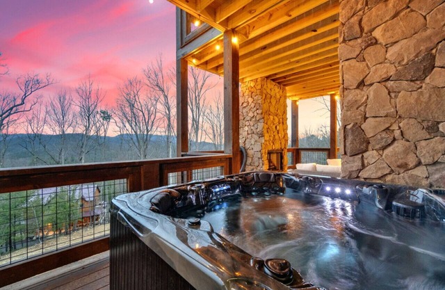 Amazing Views Rustic Lodge - Indoor Pool, Firepit, and Gameroom!