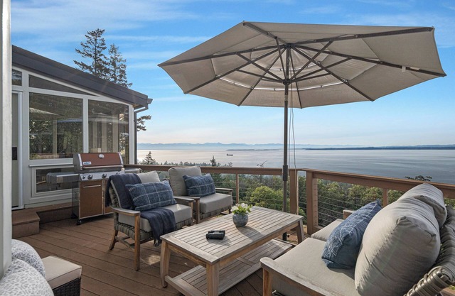 Amazing Westside Waterview! -Salish Sea Lookout