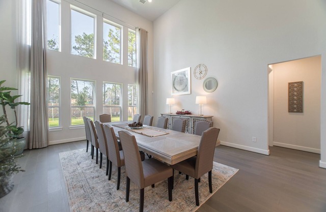 Ample 4BD + Media Room + Home Office in Woodlands