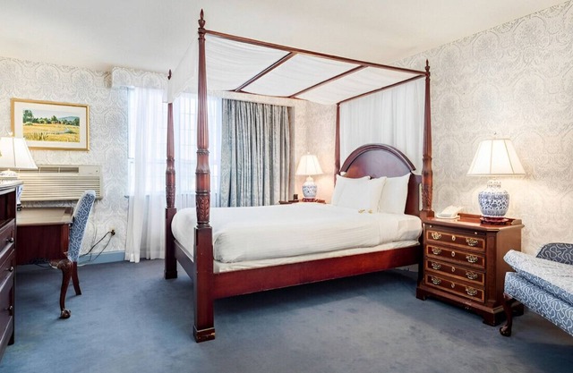 An Amazing Location with an Exquisite Ambiance!
