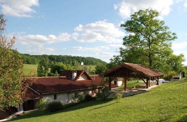 Un Cottage Atractivo Set En 2 Acres - A unos Pasos de Village