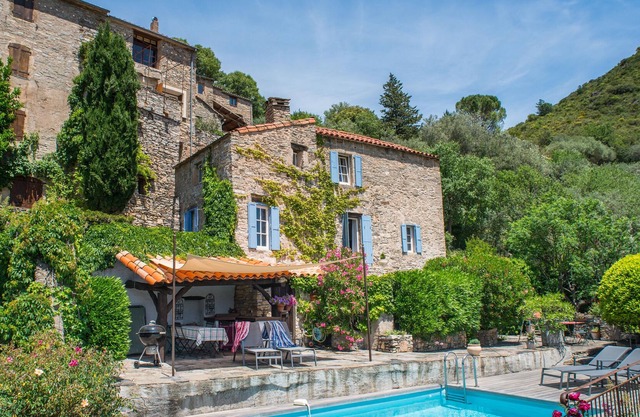 Una auténtica casa de piedra, piscina, jardín y vistas impresionantes