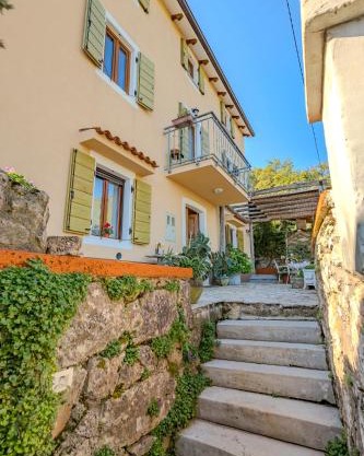 Anamaria Rustic Apartments