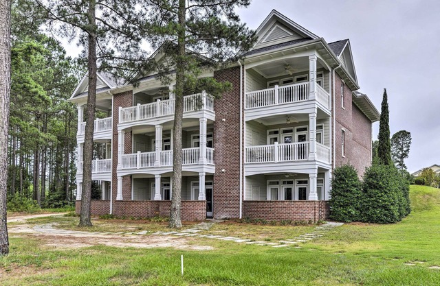 ¡NUEVO! Anderson Creek Resort Condo en el campo de golf!