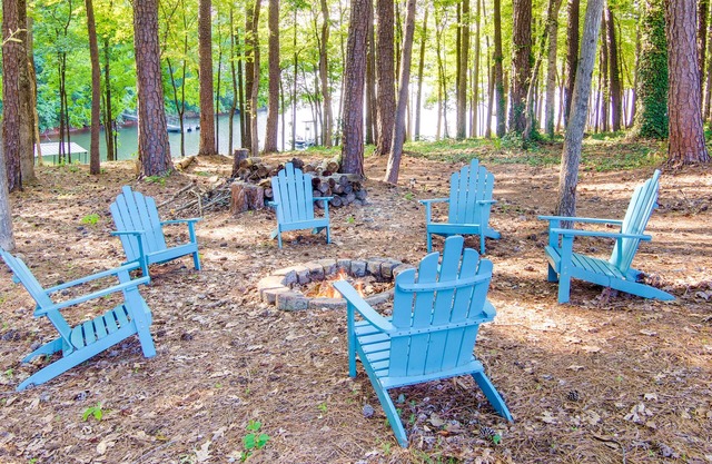 Anderson Lakefront Vacation Rental w/ Deck