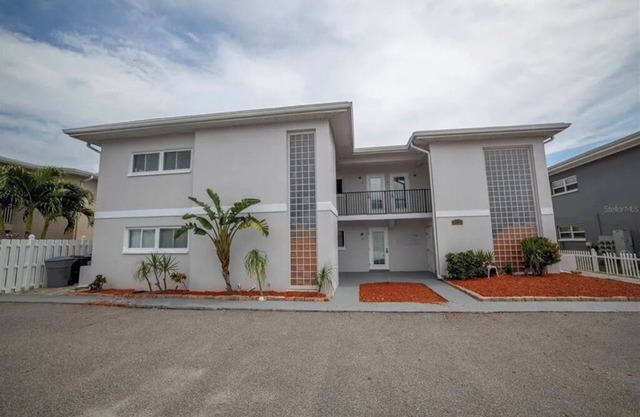 ANYONE WOIULD LOVE this Condo and the Area you can't beat