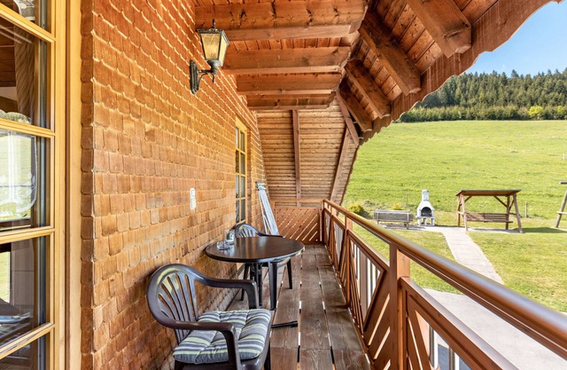 Apartamento 'Ferienwohnung Dachgeschoss' con vistas a la montaña, jardín compartido y Wi-Fi