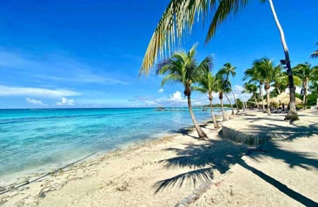Apartamento Reformado con Playa Privada
