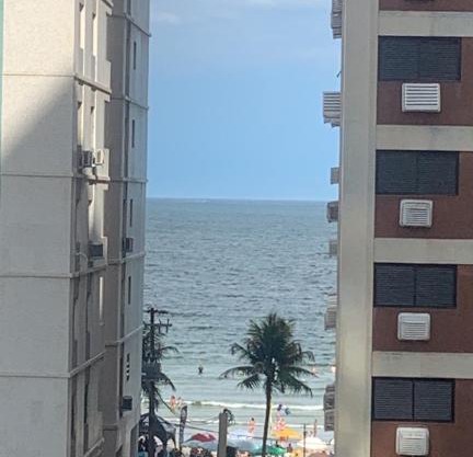 Apartamento Astúrias a menos de 50m da praia