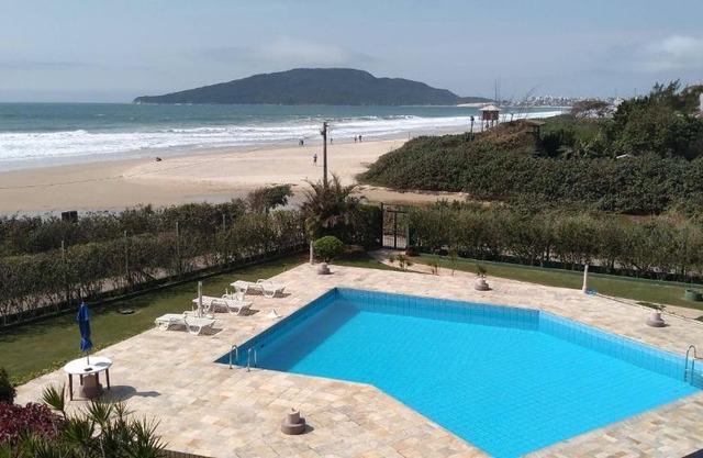 APARTAMENTO BEIRA MAR PÉ NA AREIA