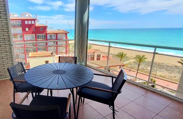 Apartamento en la playa con piscina